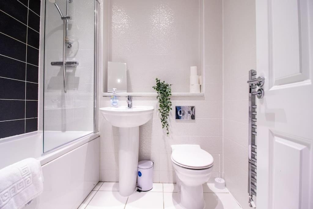 Holiday home 4br Contractor Town House 2.5bathrooms, 2 Free Parking Spaces Managed By Chique *