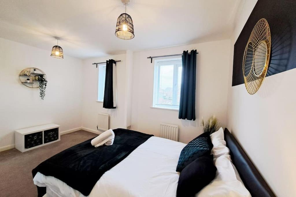 Holiday home 4br Contractor Town House 2.5bathrooms, 2 Free Parking Spaces Managed By Chique Milton Keynes